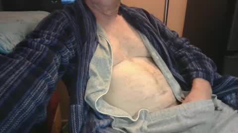 Snapshot of bendrinkin chatting on 10/26/25, 10:10 bendrinkin online show from 10/26/25, 10:10