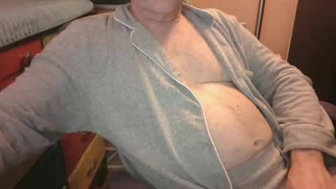 Snapshot of bendrinkin chatting on 03/13/26, 01:01 bendrinkin online show from 03/13/26, 01:01