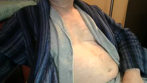 Snapshot of bendrinkin chatting on 03/17/26, 09:01 bendrinkin online show from 03/17/26, 09:01