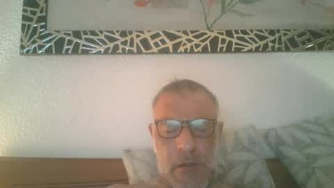 Snapshot of bengi1972 chatting on 04/20/26, 04:15 bengi1972 online show from 04/20/26, 04:15