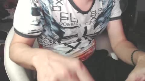 Snapshot of benijamin chatting on 12/15/24, 10:58 benijamin online show from 12/15/24, 10:58