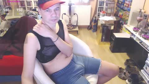 Snapshot of benijamin chatting on 02/06/25, 12:16 benijamin online show from 02/06/25, 12:16