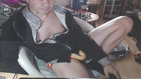 Snapshot of benijamin chatting on 10/13/25, 08:47 benijamin online show from 10/13/25, 08:47