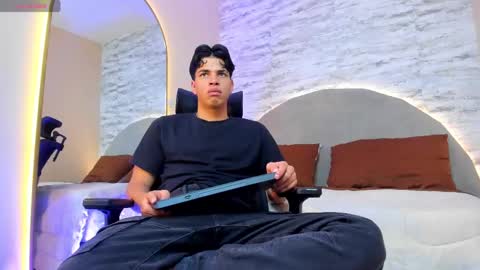 BENJAMIN online show from 02/28/25, 07:14