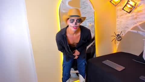 BENJAMIN online show from 10/31/25, 08:43