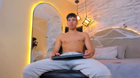 BENJAMIN online show from 11/02/25, 01:46