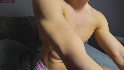 benjaminkarl02 online show from 11/26/25, 04:08