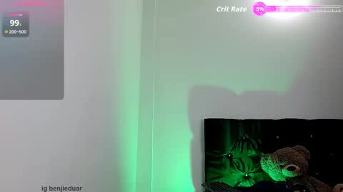 Snapshot of benji_hoter chatting on 12/17/25, 11:00 Benji Hoter online show from 12/17/25, 11:00