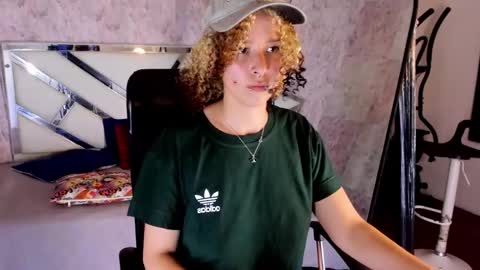 benny_wilson online show from 11/08/25, 04:01