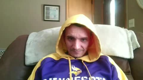 Snapshot of bennymn chatting on 02/16/25, 08:11 benny and innocentvixon online show from 02/16/25, 08:11