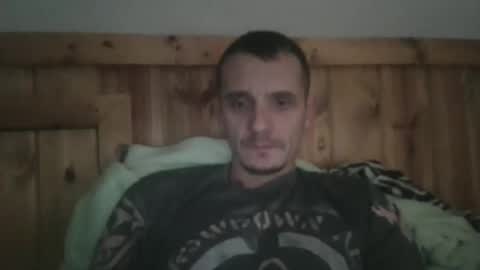 Snapshot of bennymn chatting on 11/09/25, 04:27 benny and innocentvixon online show from 11/09/25, 04:27