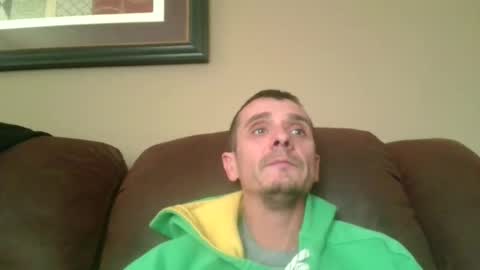 Snapshot of bennymn chatting on 11/21/25, 04:49 benny and innocentvixon online show from 11/21/25, 04:49