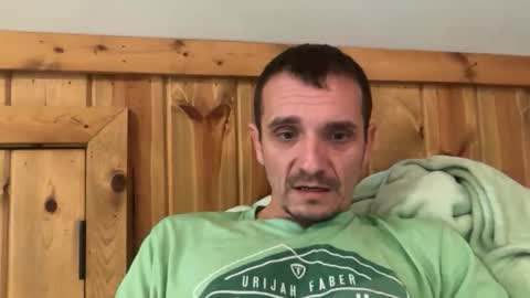 Snapshot of bennymn chatting on 04/19/26, 07:05 benny and innocentvixon online show from 04/19/26, 07:05