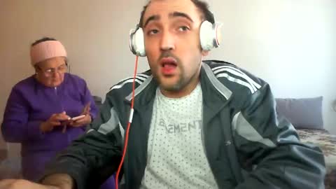 bentish online show from 12/17/24, 08:45