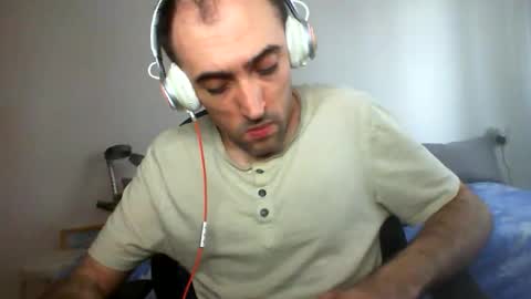 bentish online show from 10/20/25, 06:14