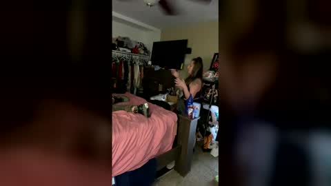 Snapshot of bentleyyjames007 chatting on 12/21/25, 02:35 bentleyyjames007 online show from 12/21/25, 02:35