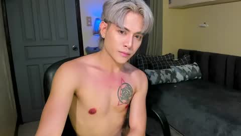 Snapshot of bentlyfuck chatting on 06/15/26, 12:35 bentlyfuck online show from 06/15/26, 12:35