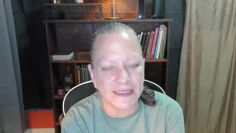 Snapshot of bentmountain chatting on 04/28/26, 03:11 DeniseDavid online show from 04/28/26, 03:11