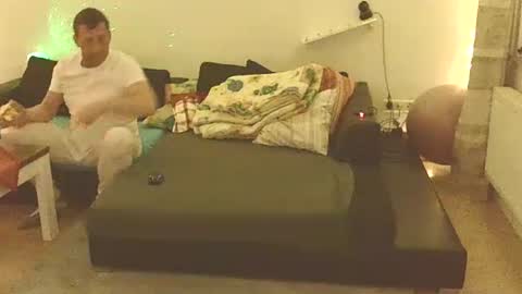 Snapshot of benutzmich0800 chatting on 12/25/24, 10:16 Benutzmich0800 online show from 12/25/24, 10:16