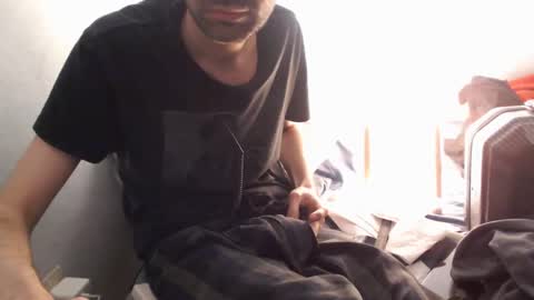 Snapshot of berceuse111 chatting on 04/06/26, 10:27 berceuse111 online show from 04/06/26, 10:27