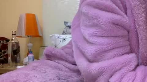 Snapshot of bermudatriangle12 chatting on 01/08/25, 05:15 tixxie  online show from 01/08/25, 05:15