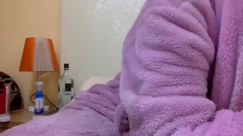 Snapshot of bermudatriangle12 chatting on 02/18/25, 07:21 tixxie  online show from 02/18/25, 07:21