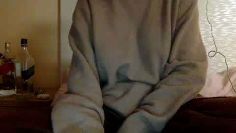 Snapshot of bermudatriangle12 chatting on 03/07/25, 03:51 tixxie  online show from 03/07/25, 03:51