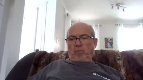 Snapshot of bernard1102 chatting on 12/02/24, 05:37 bernard1102 online show from 12/02/24, 05:37