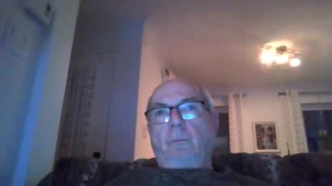 Snapshot of bernard1102 chatting on 12/09/24, 11:36 bernard1102 online show from 12/09/24, 11:36