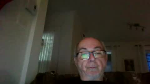 Snapshot of bernard1102 chatting on 12/20/24, 12:05 bernard1102 online show from 12/20/24, 12:05