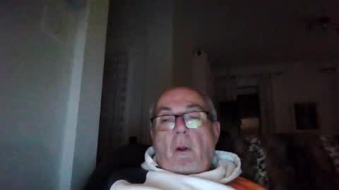 Snapshot of bernard1102 chatting on 12/30/24, 03:47 bernard1102 online show from 12/30/24, 03:47