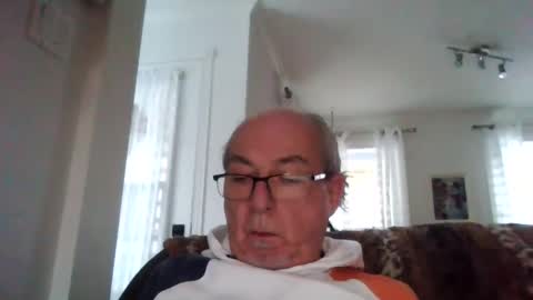 Snapshot of bernard1102 chatting on 12/31/24, 01:19 bernard1102 online show from 12/31/24, 01:19