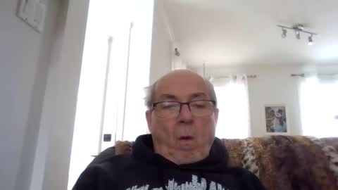 Snapshot of bernard1102 chatting on 01/06/25, 02:47 bernard1102 online show from 01/06/25, 02:47