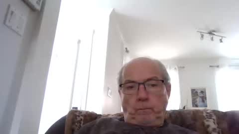 Snapshot of bernard1102 chatting on 01/08/25, 06:20 bernard1102 online show from 01/08/25, 06:20