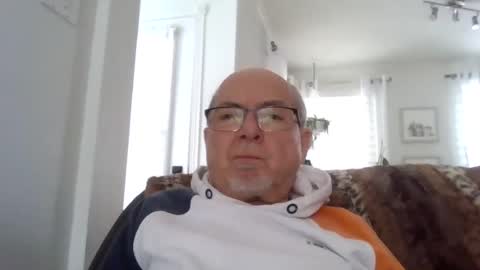 Snapshot of bernard1102 chatting on 01/23/25, 02:17 bernard1102 online show from 01/23/25, 02:17