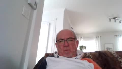 Snapshot of bernard1102 chatting on 01/23/25, 08:35 bernard1102 online show from 01/23/25, 08:35