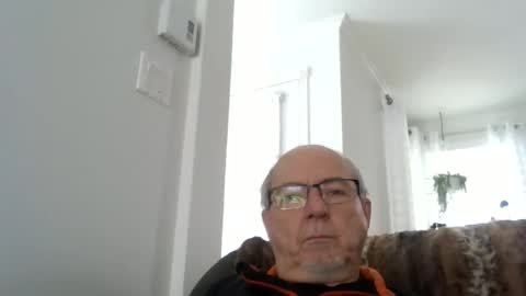 Snapshot of bernard1102 chatting on 02/26/25, 02:03 bernard1102 online show from 02/26/25, 02:03