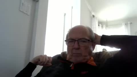 Snapshot of bernard1102 chatting on 02/28/25, 06:52 bernard1102 online show from 02/28/25, 06:52