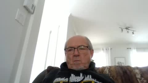 Snapshot of bernard1102 chatting on 03/10/25, 03:41 bernard1102 online show from 03/10/25, 03:41