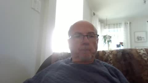 Snapshot of bernard1102 chatting on 09/13/25, 01:00 bernard1102 online show from 09/13/25, 01:00