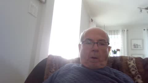 Snapshot of bernard1102 chatting on 09/18/25, 01:24 bernard1102 online show from 09/18/25, 01:24