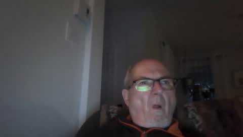 Snapshot of bernard1102 chatting on 09/25/25, 10:46 bernard1102 online show from 09/25/25, 10:46