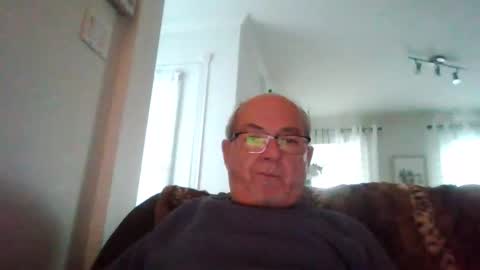 Snapshot of bernard1102 chatting on 10/12/25, 11:20 bernard1102 online show from 10/12/25, 11:20