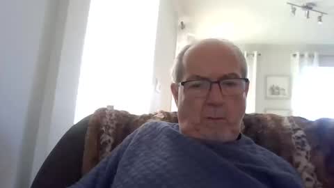 Snapshot of bernard1102 chatting on 10/13/25, 01:44 bernard1102 online show from 10/13/25, 01:44