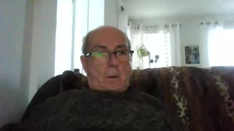 Snapshot of bernard1102 chatting on 11/24/25, 07:46 bernard1102 online show from 11/24/25, 07:46