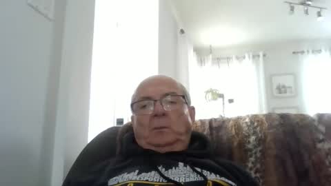 Snapshot of bernard1102 chatting on 03/06/26, 04:25 bernard1102 online show from 03/06/26, 04:25