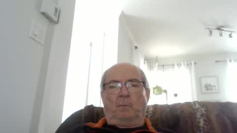 Snapshot of bernard1102 chatting on 04/05/26, 07:44 bernard1102 online show from 04/05/26, 07:44