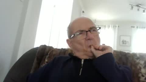 Snapshot of bernard1102 chatting on 04/10/26, 01:27 bernard1102 online show from 04/10/26, 01:27