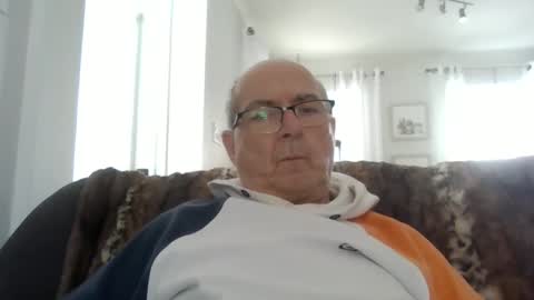 Snapshot of bernard1102 chatting on 04/11/26, 03:38 bernard1102 online show from 04/11/26, 03:38