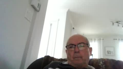 Snapshot of bernard1102 chatting on 04/13/26, 02:11 bernard1102 online show from 04/13/26, 02:11